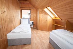 RANGE - Landhaus mit Panoramablick - 2 Apartments - Parkplatz - Küche - WLAN - Monteure 1-11 Personen