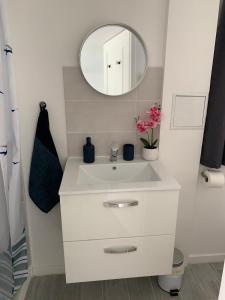 Appartements -StudioCDG fr- Jardin, Studio proche near CDG Roissy airport, Parc Expositions, Stade de France, Arena, Disney, Asterix : photos des chambres