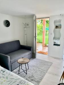 Appartements -StudioCDG fr- Jardin, Studio proche near CDG Roissy airport, Parc Expositions, Stade de France, Arena, Disney, Asterix : photos des chambres