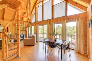 Walk to Lake Keowee Idyllic Six Mile Cabin!