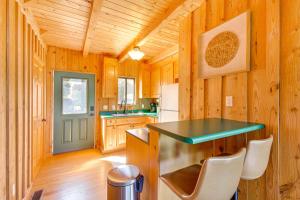 Walk to Lake Keowee Idyllic Six Mile Cabin!