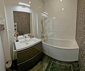 Appartement atypique clair et spacieux avec jardin