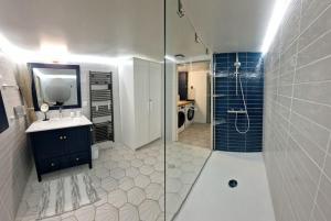 Appartement atypique clair et spacieux avec jardin