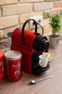 Central Vintage Loft - FREE Private Parking - Metro - Tram - AC