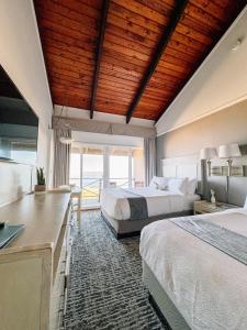 Queen Room with Two Queen Beds - Ocean Front room in Royal Atlantic Beach Resort
