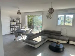 Belle villa avec terrasse - Castelginest