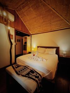 The River House - Upscale Lodge