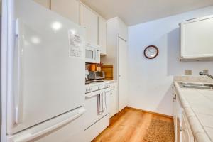 Mammoth Lakes Condo about 5 Mi to Mammoth Mtn!