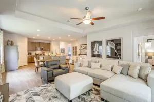 Walk to Brazos County Expo Elegant Home with Grill! - Caldwell