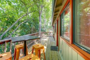 Downtown Fair Oaks Home about 15 Mi to Sacramento!