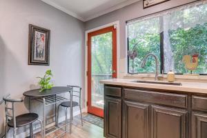 Downtown Fair Oaks Home about 15 Mi to Sacramento!