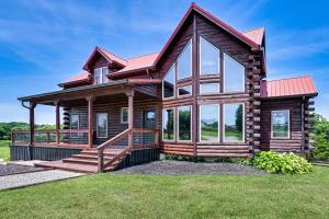 Scenic Getaway with Deck 7 Mi to Mammoth Cave Park!