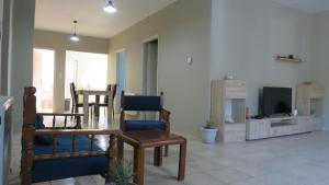 Comfortable and Spacious Home Near Beaches