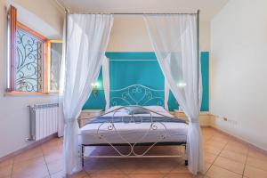Windrose Blue Home