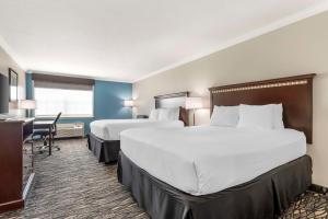 Queen Room with Two Queen Beds - Non-Smoking room in Best Western Plus Lake Worth