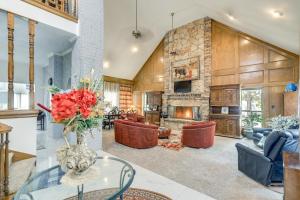 11 Mi to Dtwn Multi-Level Charmer in Fort Worth