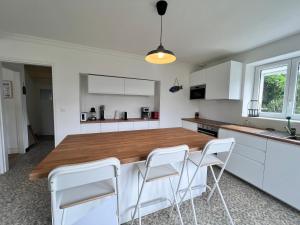 Maisons de vacances Sublime maison familiale refaite a neuf Quartier tres calme verdoyant : photos des chambres
