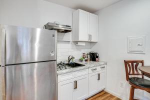 Pet-Friendly San Pedro Studio about 3 Mi to the Ocean!