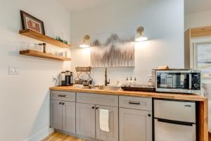 WFH-Friendly Studio - 5 Mi to Downtown Atlanta!