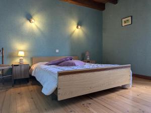 Gîte en pierres avec cour et 3 chambres, au cœur dun village proche de Langeac - FR-1-582-233