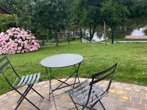 Chalet cosy à La Flèche avec terrasse et vue rivière - FR-1-410-424