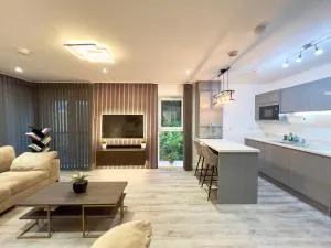 Private Bedroom - Modern Flat - West End Glasgow - Knightswood