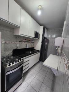 Apartamento 2 quartos, portaria 24 hrs