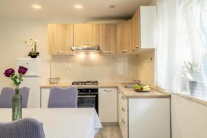 Central Apartment Josko - Combine parking&beach&old town