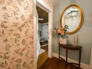 1BR 1BA in Historic Park Ave Home