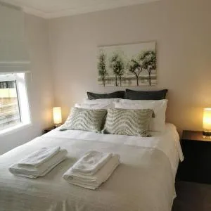 Comfort and Peace at The Lakes - Pyes Pa