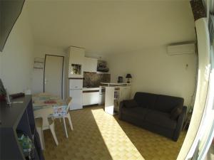 Studio Cabine Climatisé 3 Couchages avec Terrasse et Parking Privé - Port Camargue - FR-1-731-92