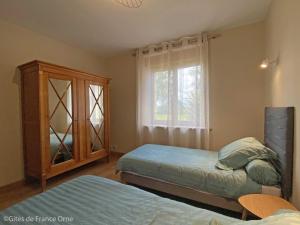 Maisons de vacances Maison de campagne avec spa, jardin clos, jeux pour enfants et chemin de randonnee a proximite - FR-1-497-211 : photos des chambres