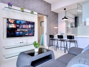 MidValley Southkey Mosaic 6-9pax Netflix-SmartTV70inch