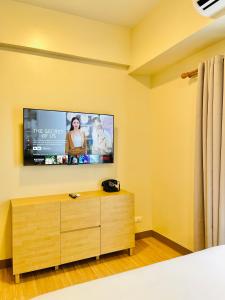 * *7 Metro View Studio