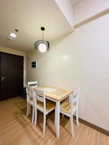 * *7 Metro View Studio