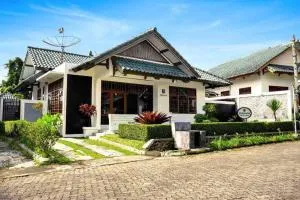 Puncak Villa Lotus D33 - Tjiseureuh