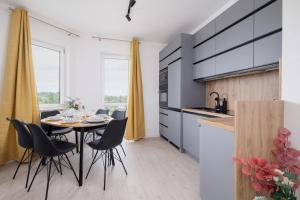 Apartament Rodzinny z 2 Sypialniami & Klimatyzacja by Noclegi Renters