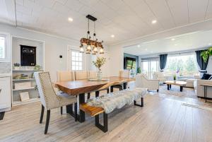 Luxury Beach Cottage - Maijac Resort & Marina