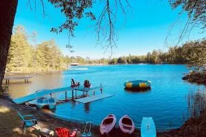 Muskoka Waterfront Cottage - Moon River with HOT TUB - Bala