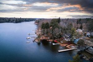 Muskoka Waterfront Cottage - Moon River with HOT TUB
