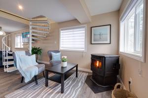 Muskoka Waterfront Cottage - Moon River with HOT TUB