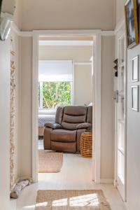 Fish Cottage Ulladulla - Linen not supplied - 3 bedroom house - sleeps 8 - pet friendly