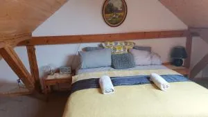 Spanie na sianie - 比亚维布尔