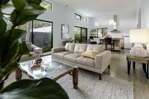 Peppi Place - 2 Bedroom with Ensuites Town Villa - Bramley