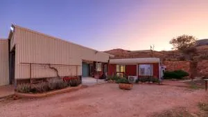 Fossickers Den Dugout Accommodation - White Cliffs