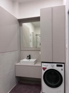 Chic and Central 2 bed apartment