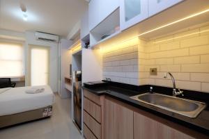 Cozy Living and Homey Studio Transpark Cibubur Apartment By Travelio