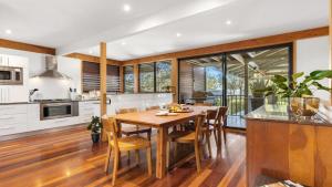 Maple Manor - The Vintage Holiday Houses