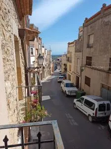 Tranquil and Spacious Townhouse in Historical and Picturesque Cervera Del Maestre - Cálig
