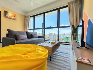 Sunlit Minimalist Suite, 7 Pax at Urban Suites Georgetown by SuperStay